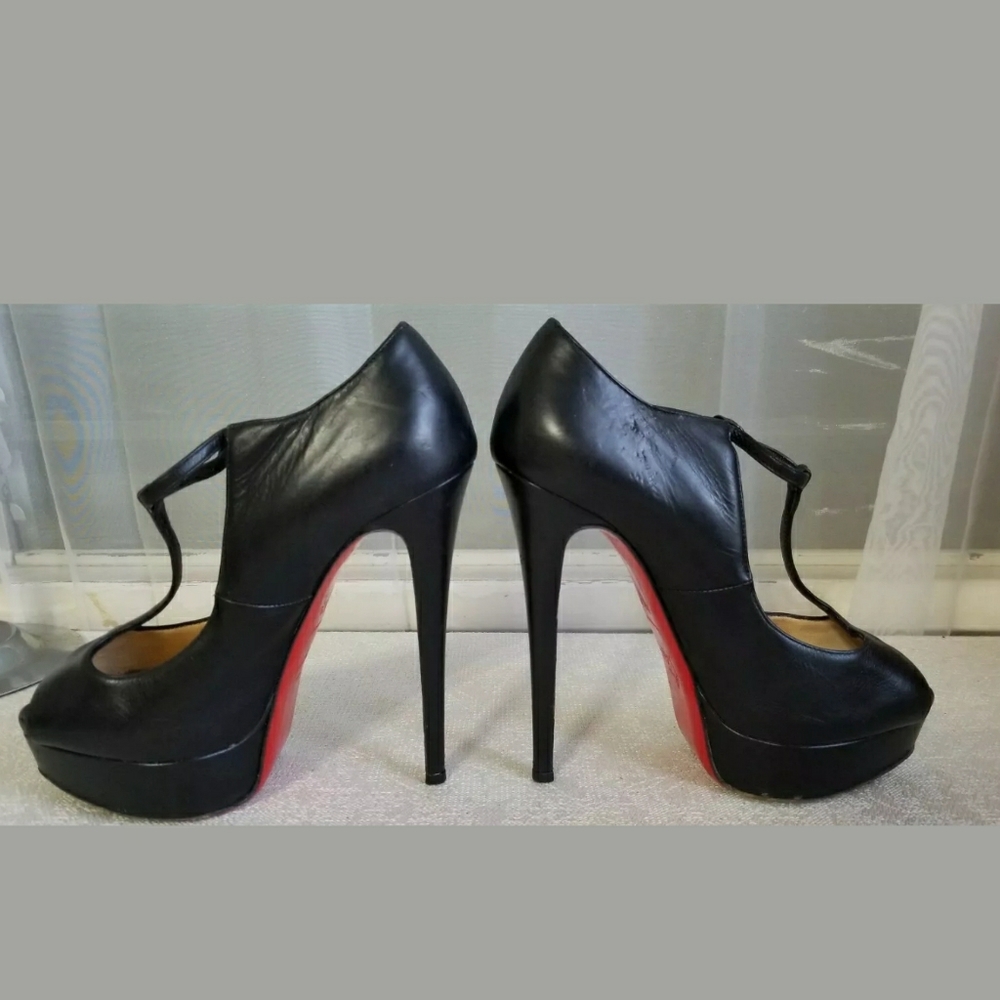 Christian Louboutin Black Leather Alta Poppins T S